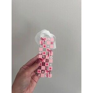 Checkered bookmark